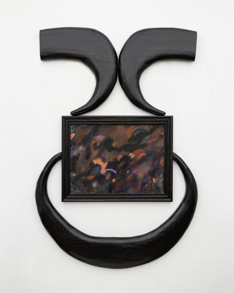 "A wish from here. A memory from there"  
(Un deseo de aquí. Una memoria de allá.)

Chalk, oil pastel, natural inks, pigment of different stones and oil on canvas. Carved and polished wood.  2023.  
140 x 95 x 5 cm