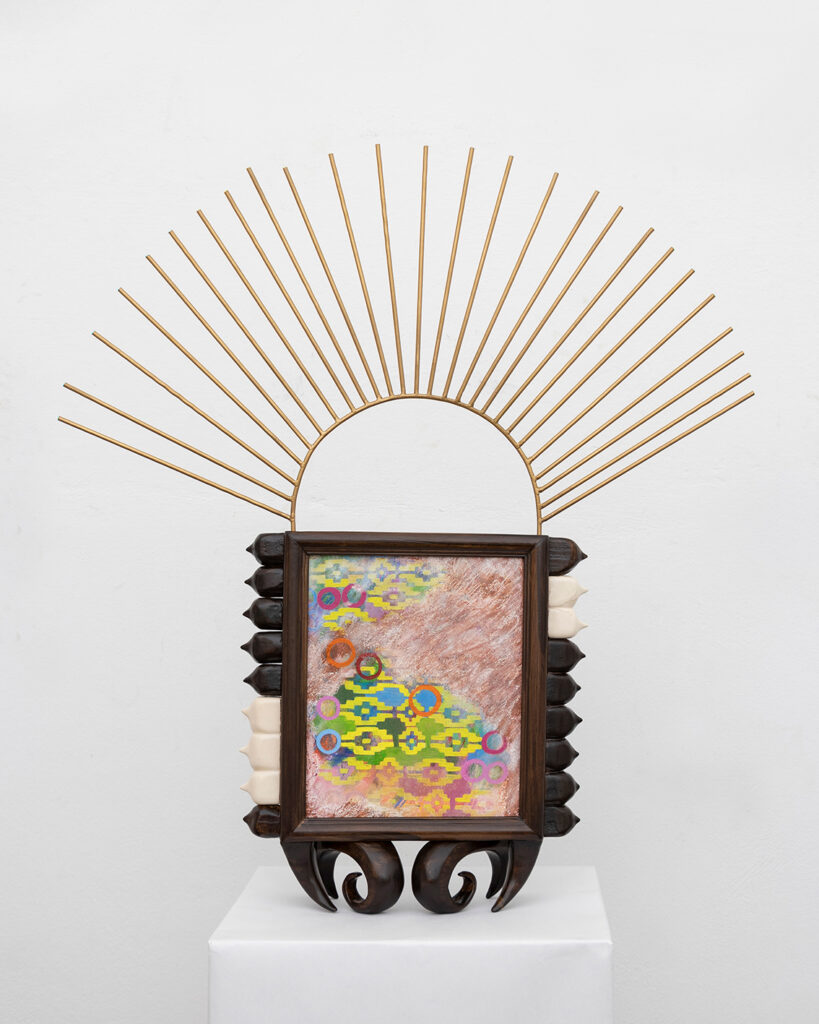 "Everything exists here" (Aquí todo existe)

Chalk, pastel and oil on canvas. Carved and polished wood, painted iron and glazed ceramics. 2023 
64 x 59 x 8 cm