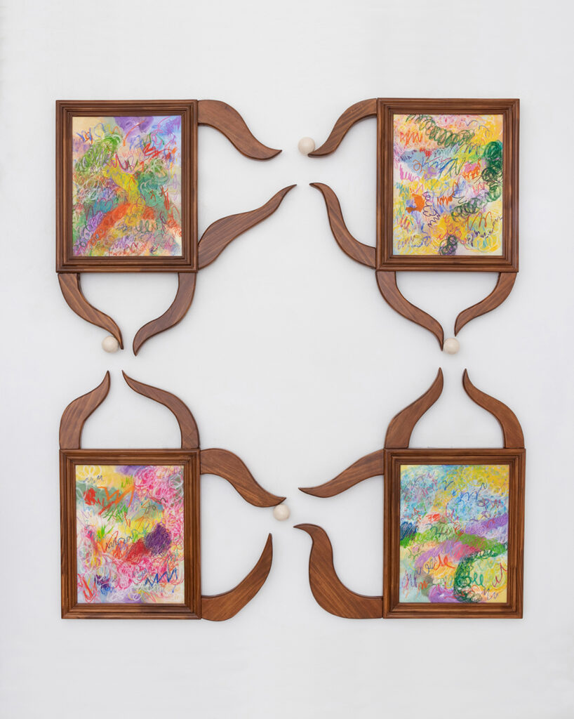 "The immortality of affections".
(La inmortalidad de los afectos)

Chalk, pastel and oil on canvas. Carved and polished wood, glazed ceramic. 2023  
163 x 145 x 5 cm